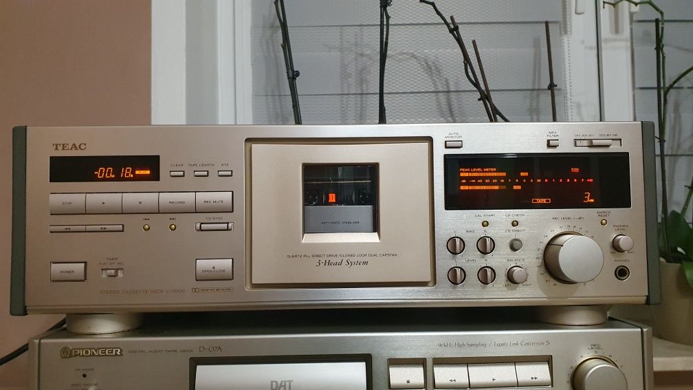 Teac  cassette deck v7000