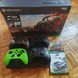 Xbox one x 1tb + dwa pady + 2 gry