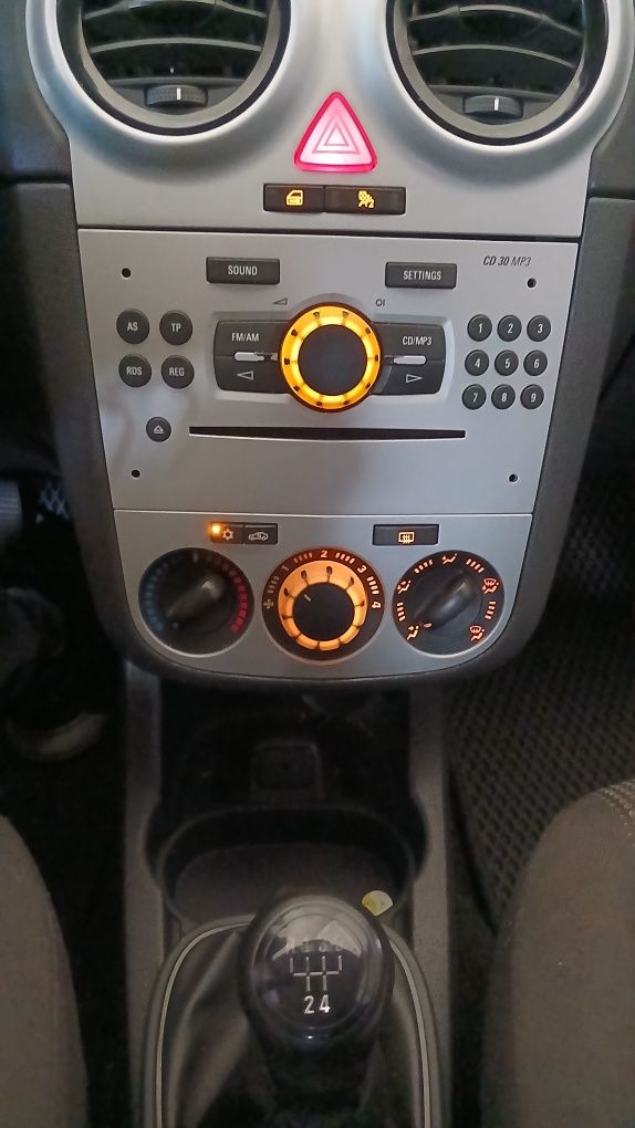 Продам Opel Corsa 1.2 2011 рік.