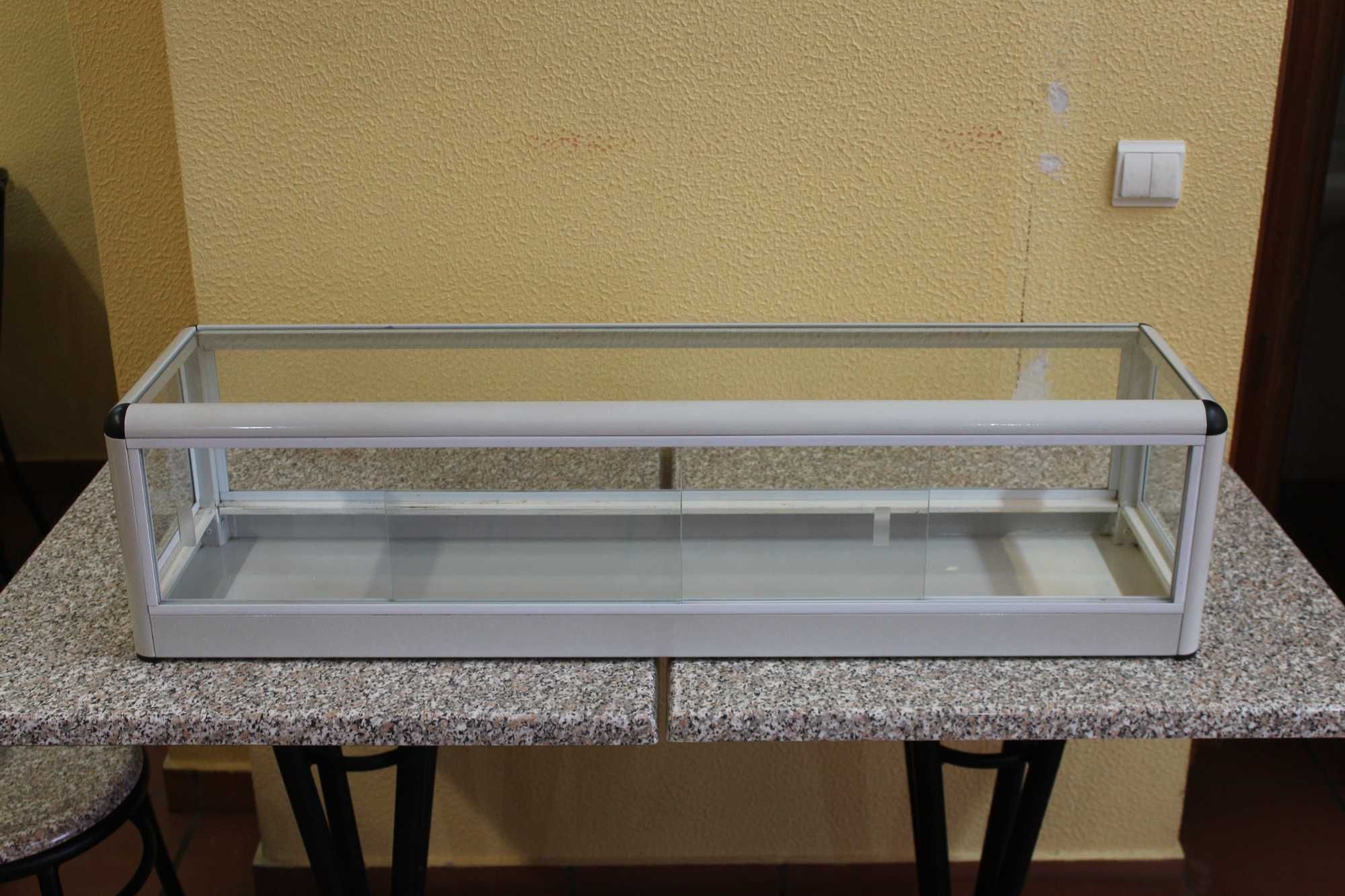 Vitrine para sandes e bolos