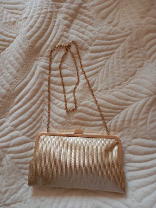accessorize сумка на ланцюжку клатч золота 25х15 см
