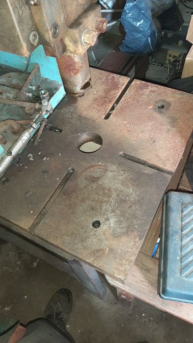 Maszyna prasa do tłoczenia