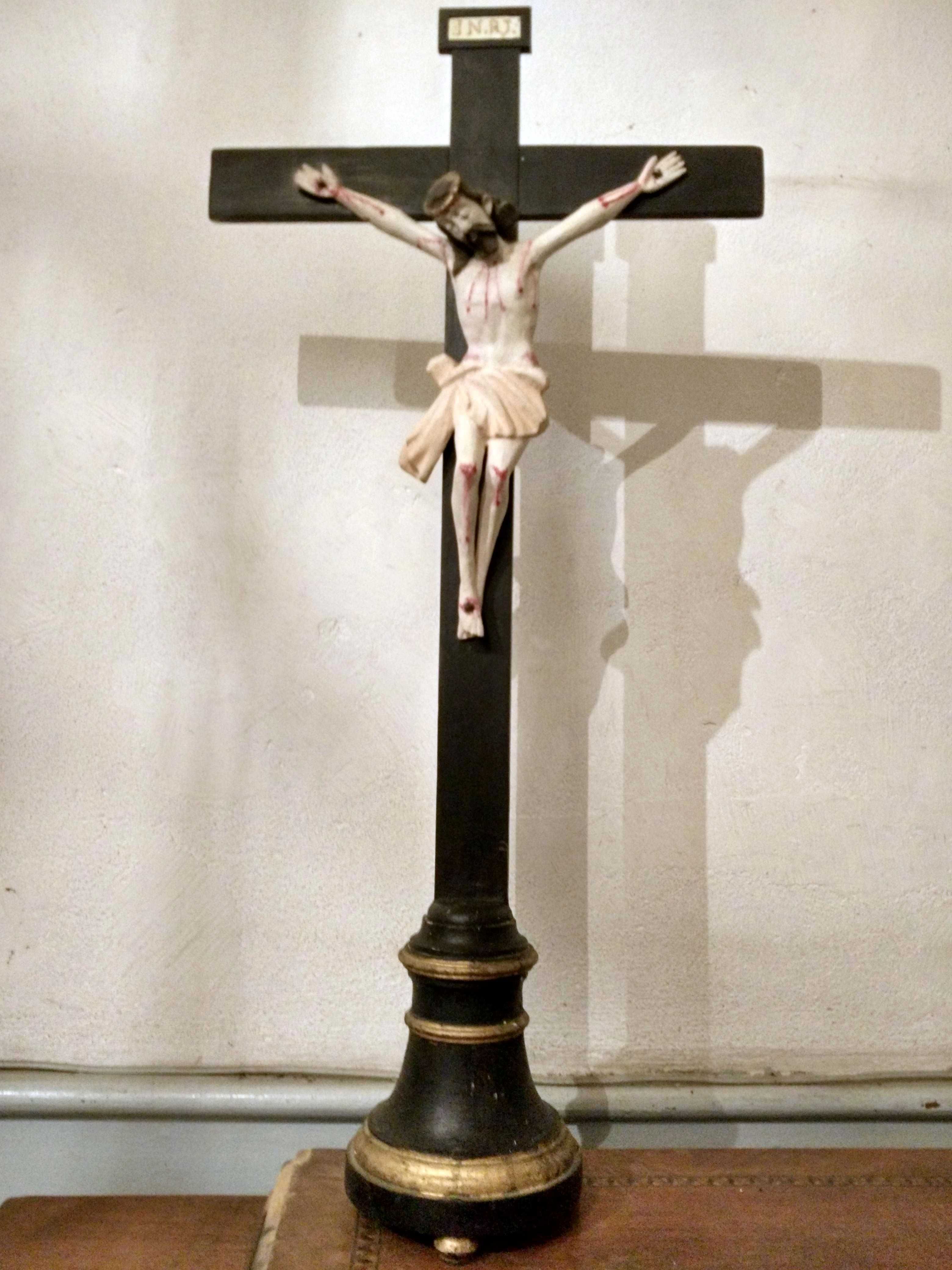 Cristo Crucificado, em madeira entalhada, grandes dimensões, antigo