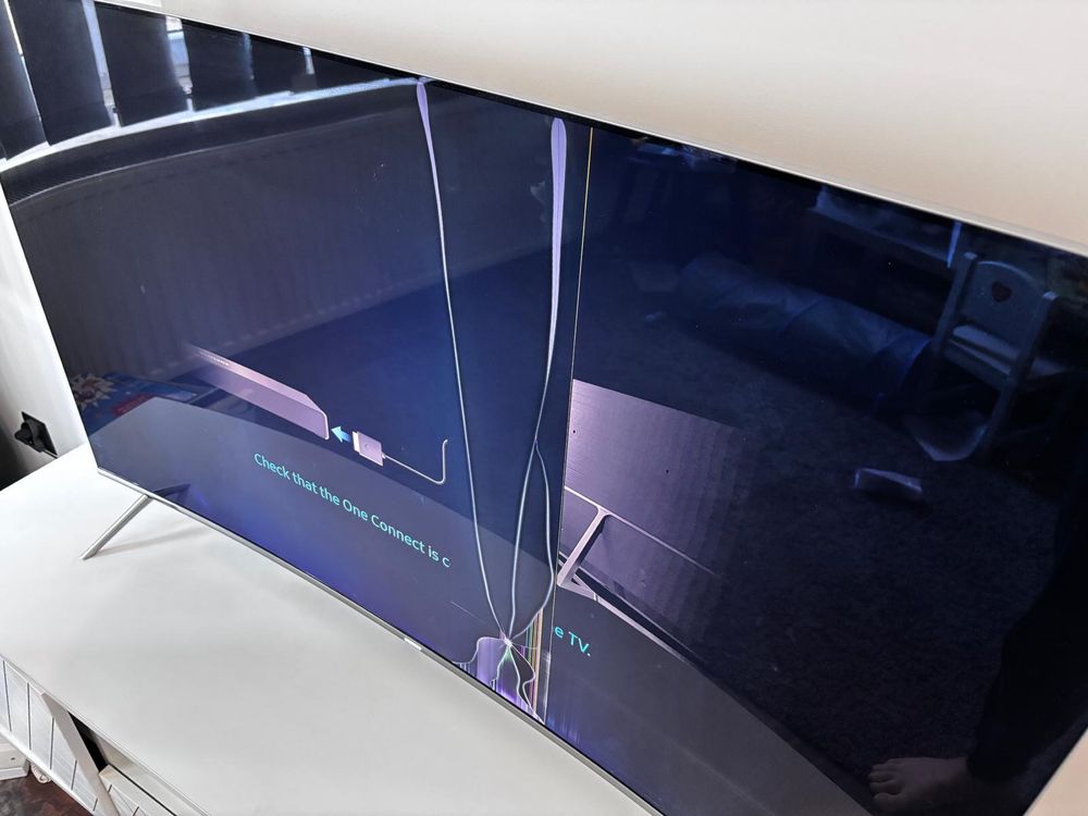 Telewizor Samsung uszkodzony na części