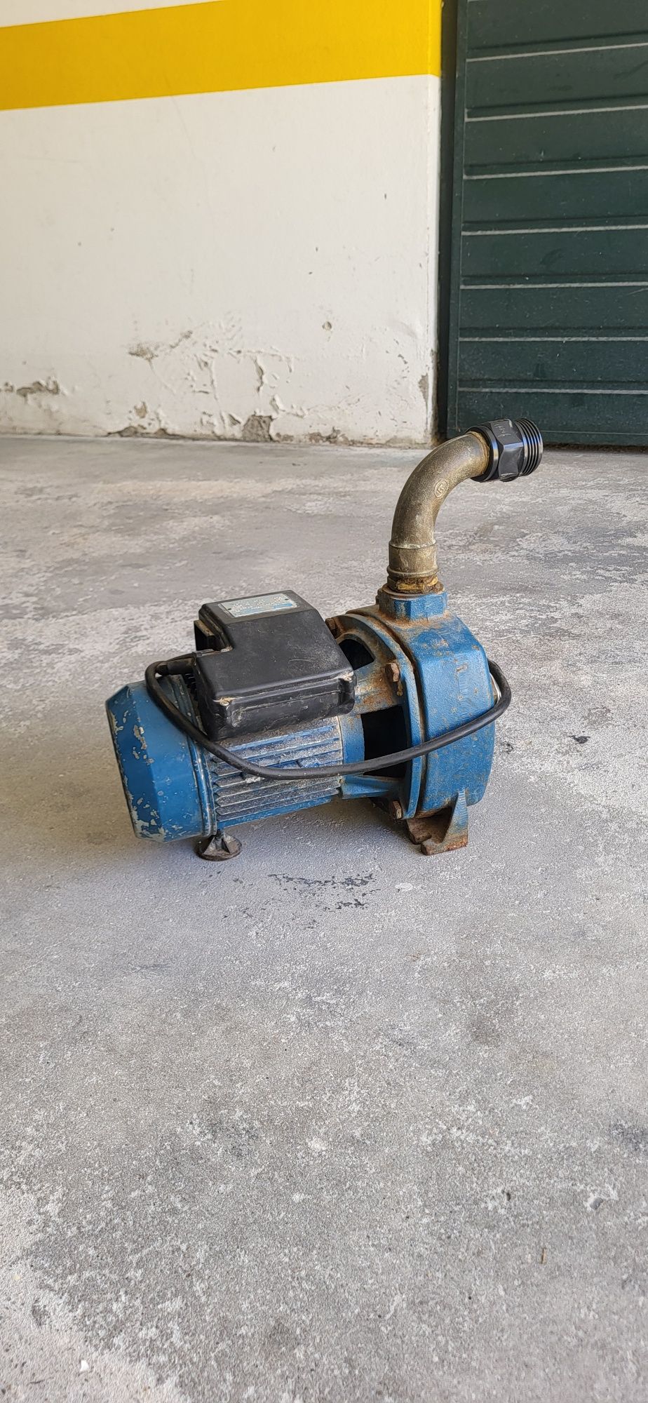 Bomba de tirar agua com pouco uso