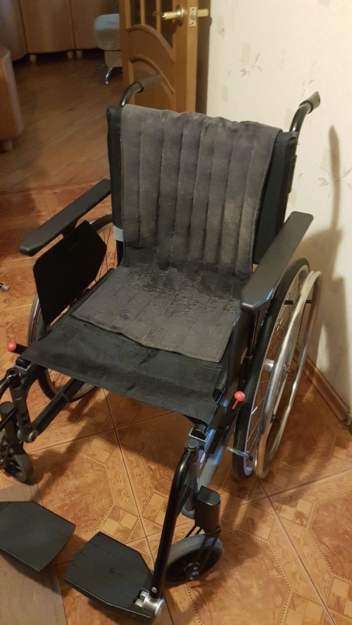 Продам складний інвалідний візок etac