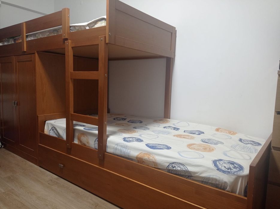 OPORTUNIDADE ! Beliche com 3 camas , colchoes e roupeiro  incluido