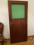 Porta com vidro verde