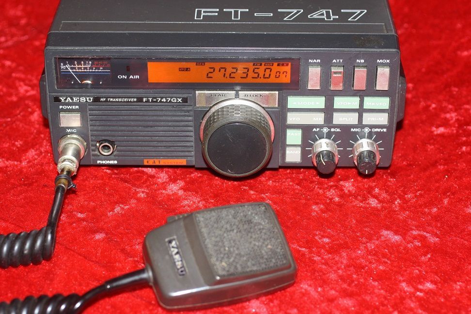 Transceptor compacto YAESU FT-747GX