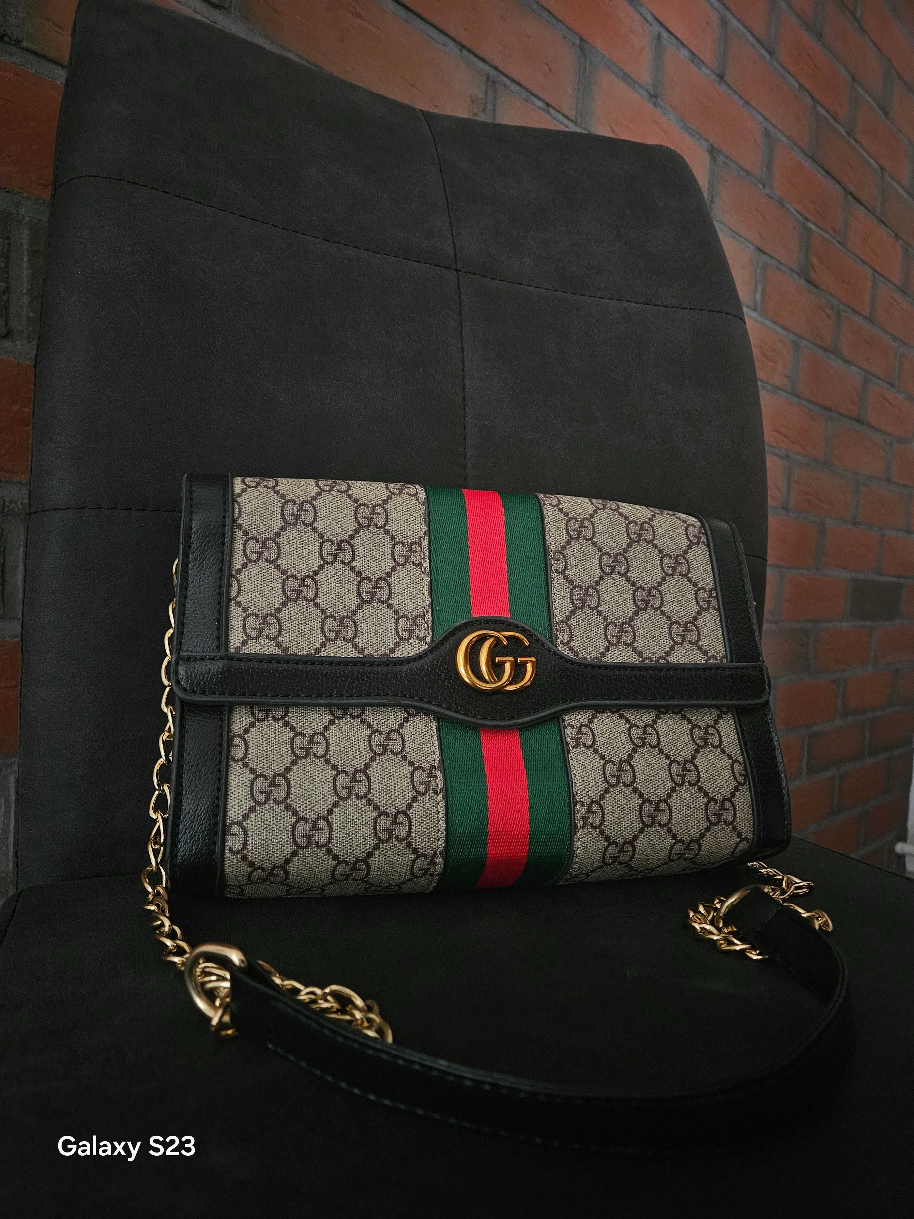 Torebka kopertówka Gucci z zawieszką Paris