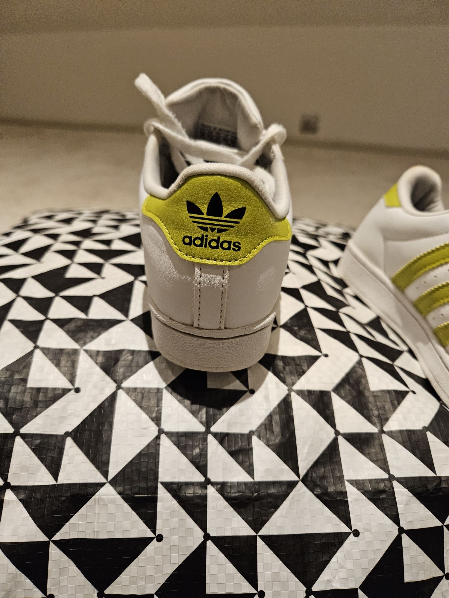 Adidas Superstar - The Simpson. Rozmiar  31