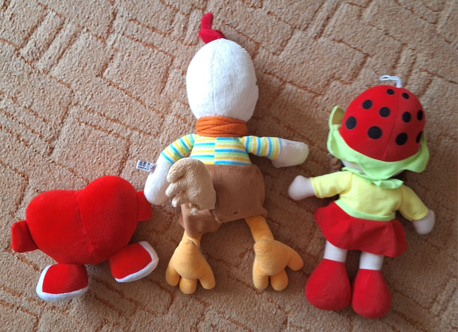 Мягкие игрушки,лошадка,куколка,клубничка