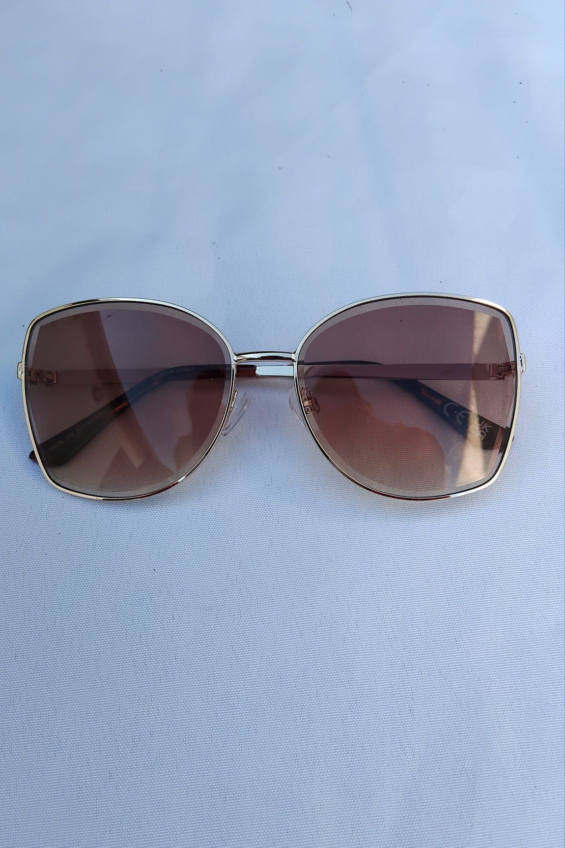 Óculis de sol com armação dourada e lentes marrom-Seaside