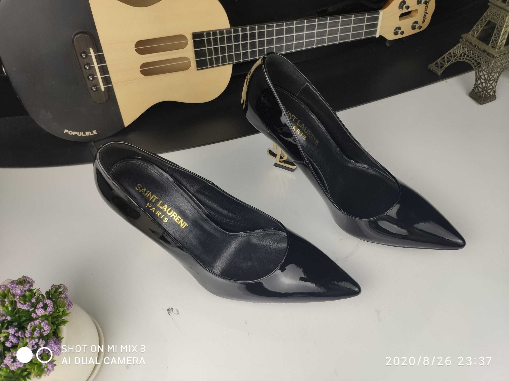Nowe YSL Szpilki lakierowane od reki