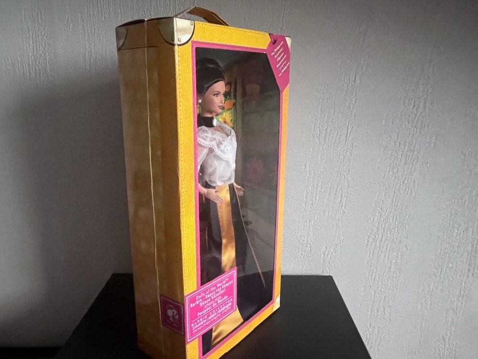 Barbie Filipinka w sukni Maria Clara  Kolekcja "Lalki Świata"  Piękna!