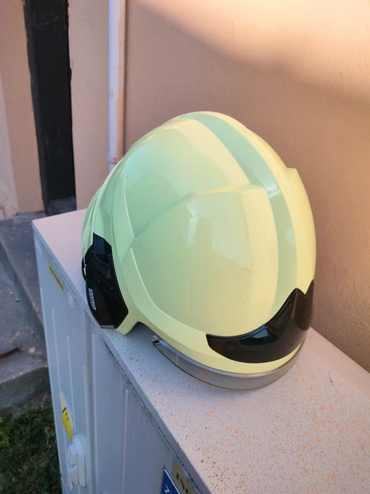 Hełm strażacki ,, MSA Gallet F1xf " / Rozmiar M /kolor luminescencyjny