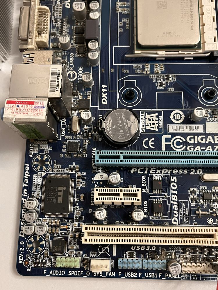 Мат плата GIGABYTE GA-A75M-DS2 + процесор AMD A8-3800 Series ОЗУ 4gb