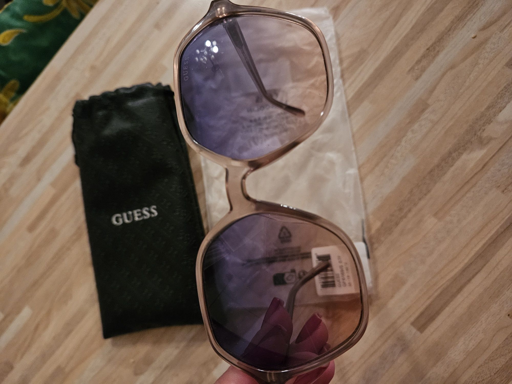 Продам очки Guess