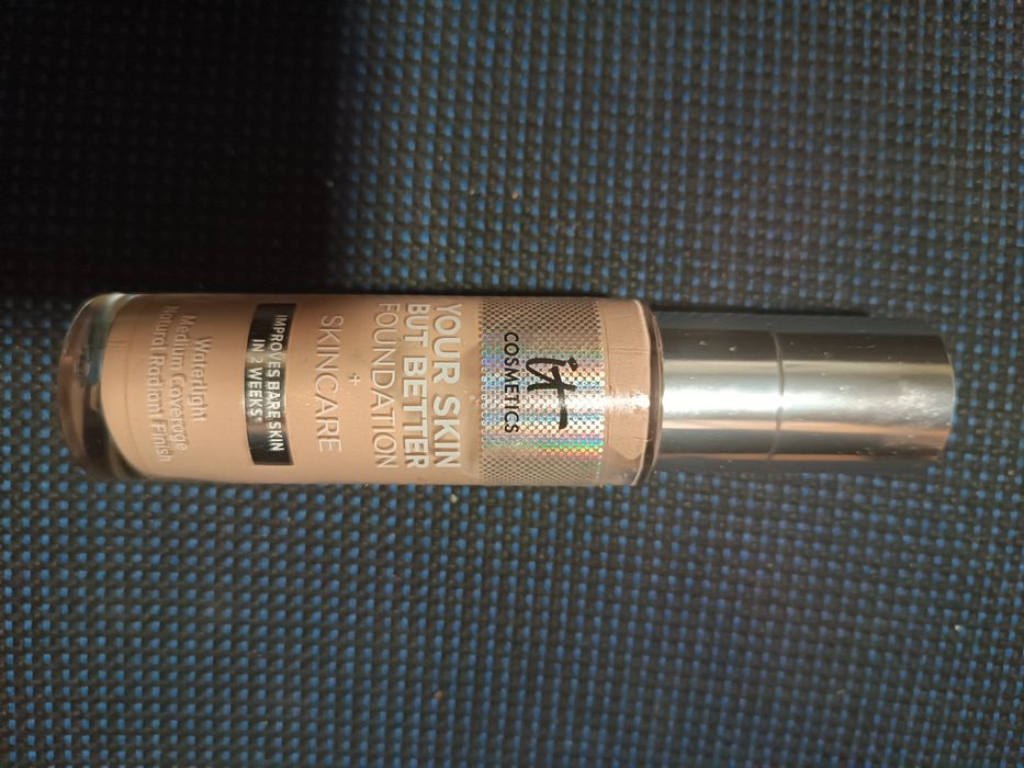 Подводка для глаз Vivien Sabo и тональный крем It cosmetics