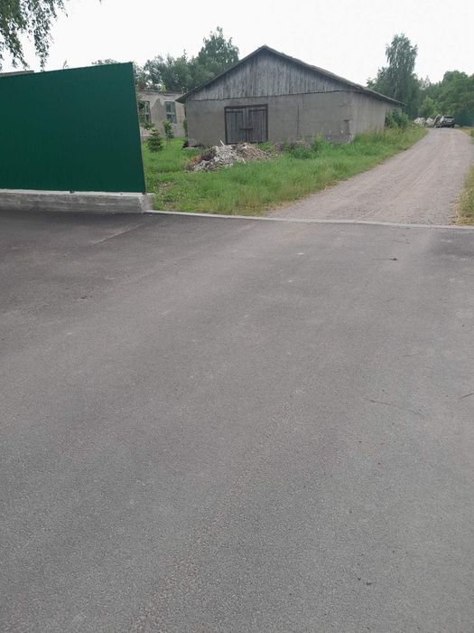 Продам складські приміщення с.Садки
