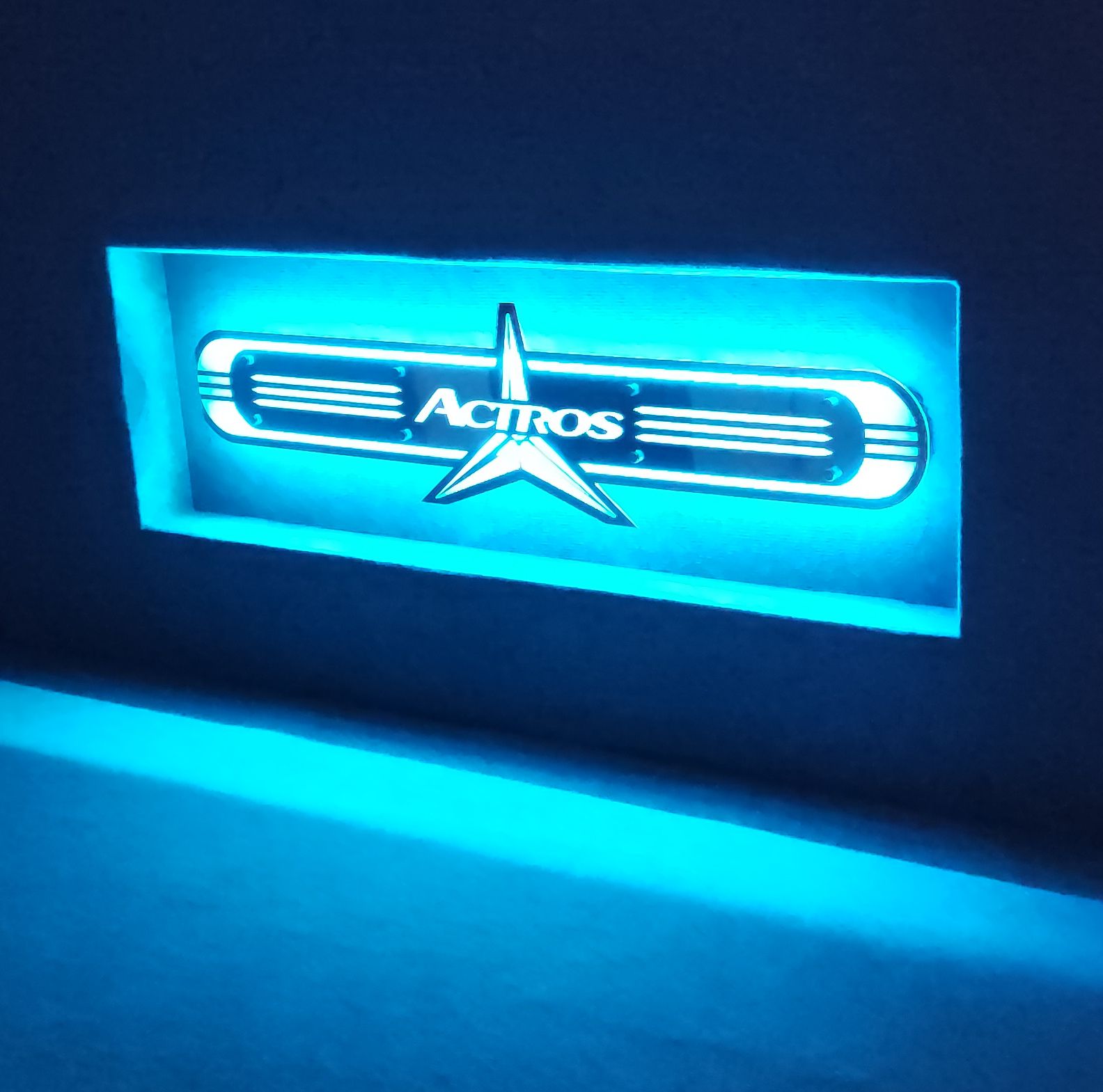 Mercedes Actros Lustro LED  na tylna sciane, nad łóżko MB01-RGB