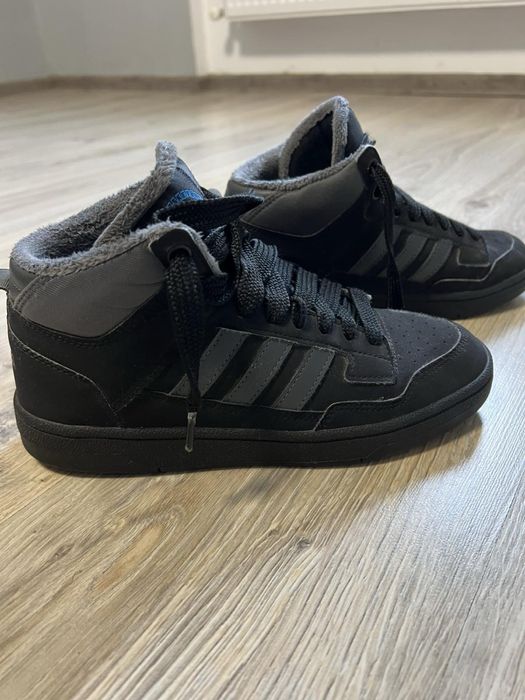 Кросівки майже нові