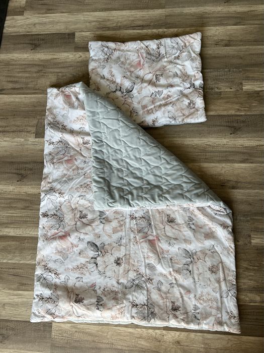 Kołderka z poduszką MA&MA do łózeczka niemowlęcego