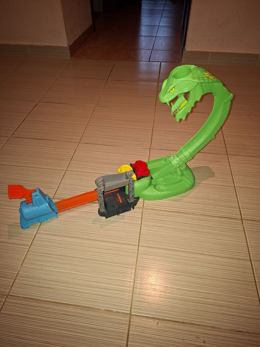 Продам трек Hot Wheels