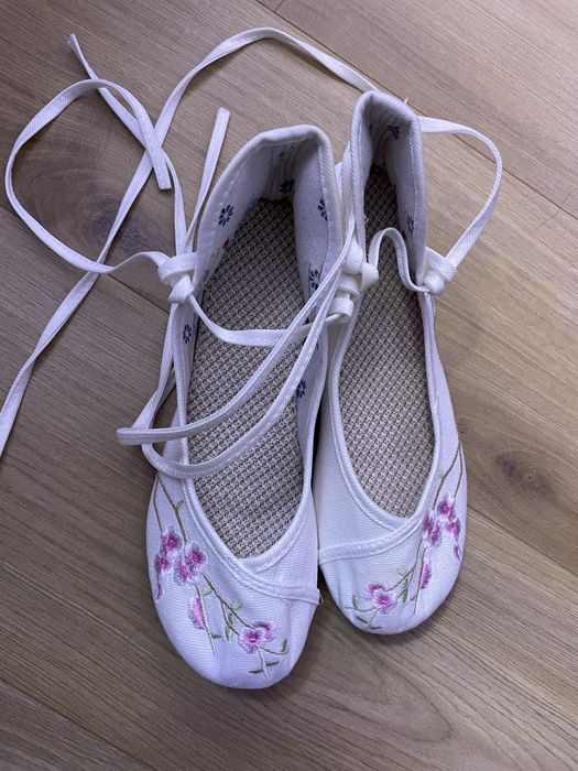 Туфлі балетки в азійському стилі