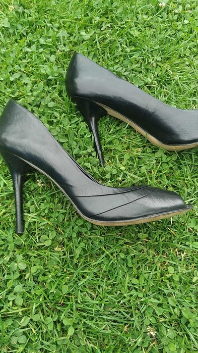 Czarne szpilki Aldo 40 skórzane