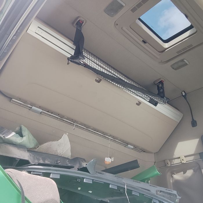 Scania Topline łóżko górne tapicerka wnętrze półki