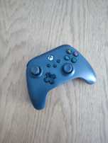 Przewodowy pad Xbox firmy PowerA