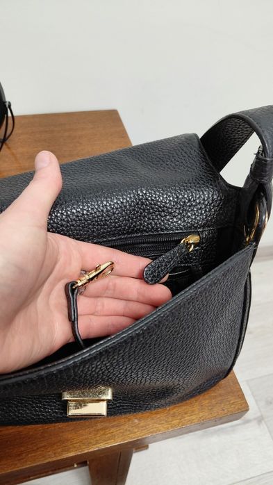 Чорна шкіряна сумка Michael Kors