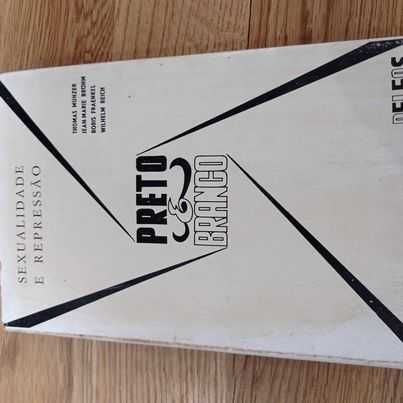 vendo livro sexualidade e repressão preto e branco