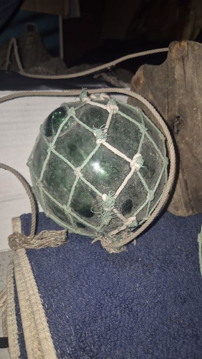 Bóias de pesca artesanal antigas.
