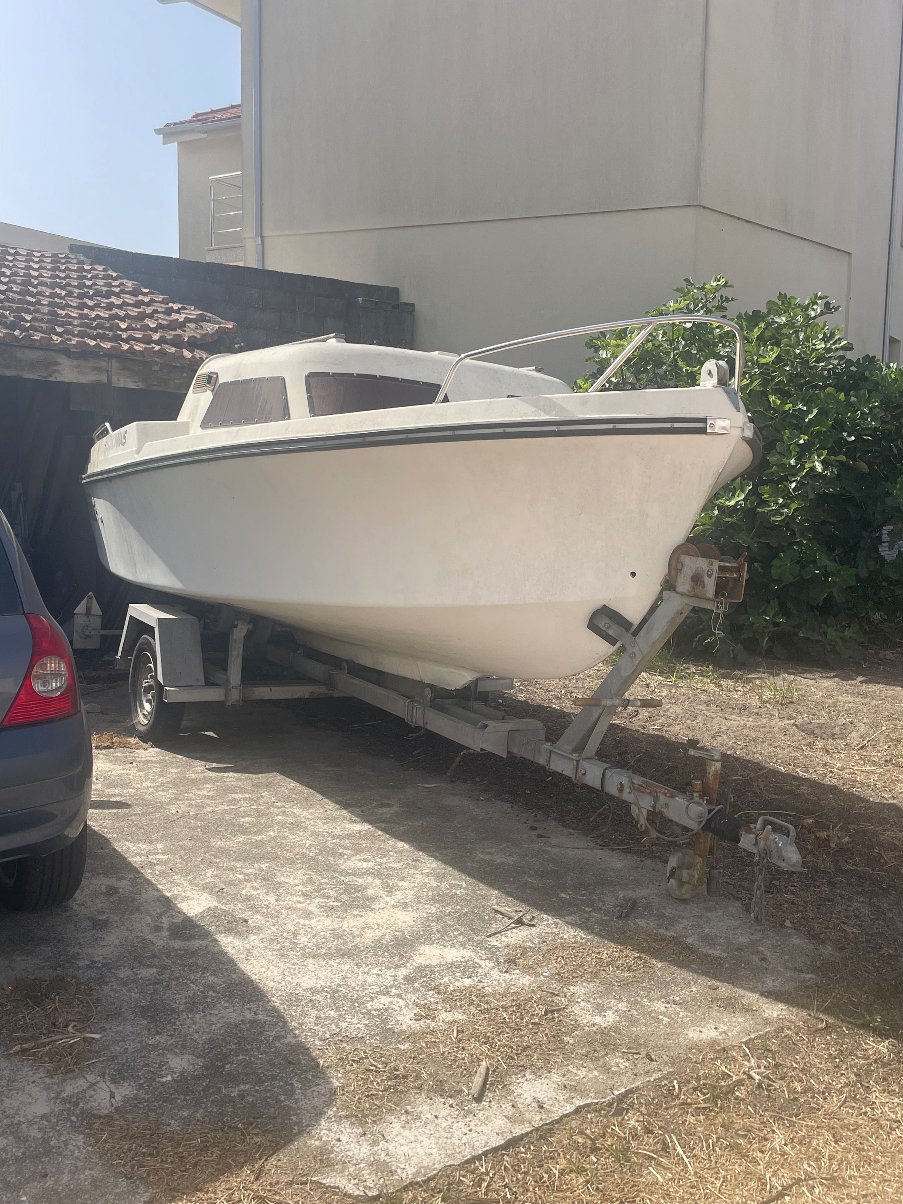 barco recreo e pesca