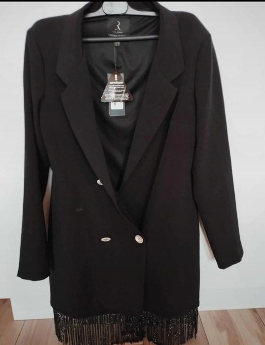 Sukienka żakietowa zakończona pięknymi koralikami 40