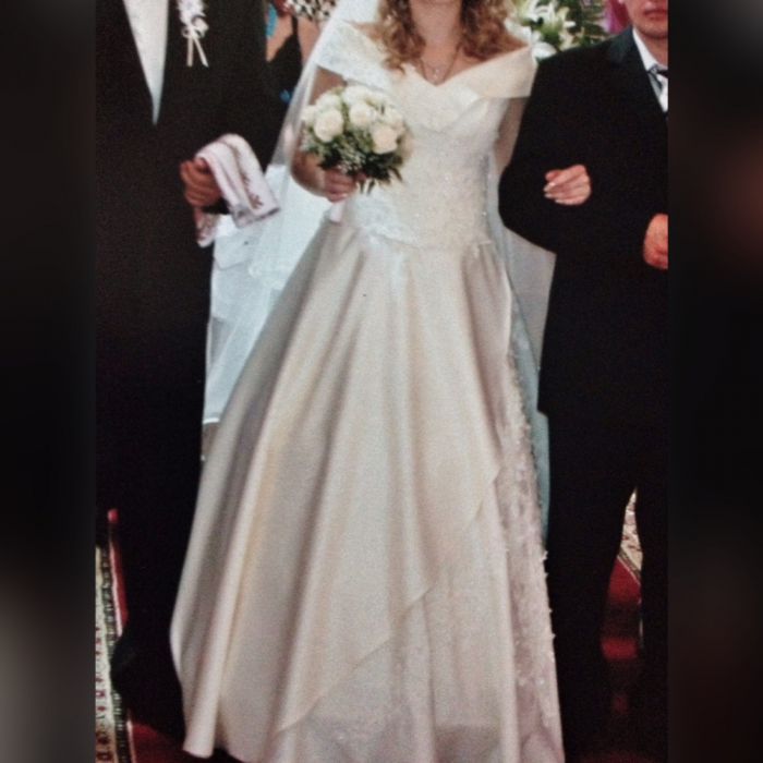 Весільна сукня + подарунок