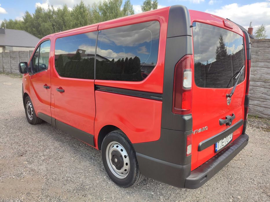 Opel vivaro  9- cio osobowy 2015 rok