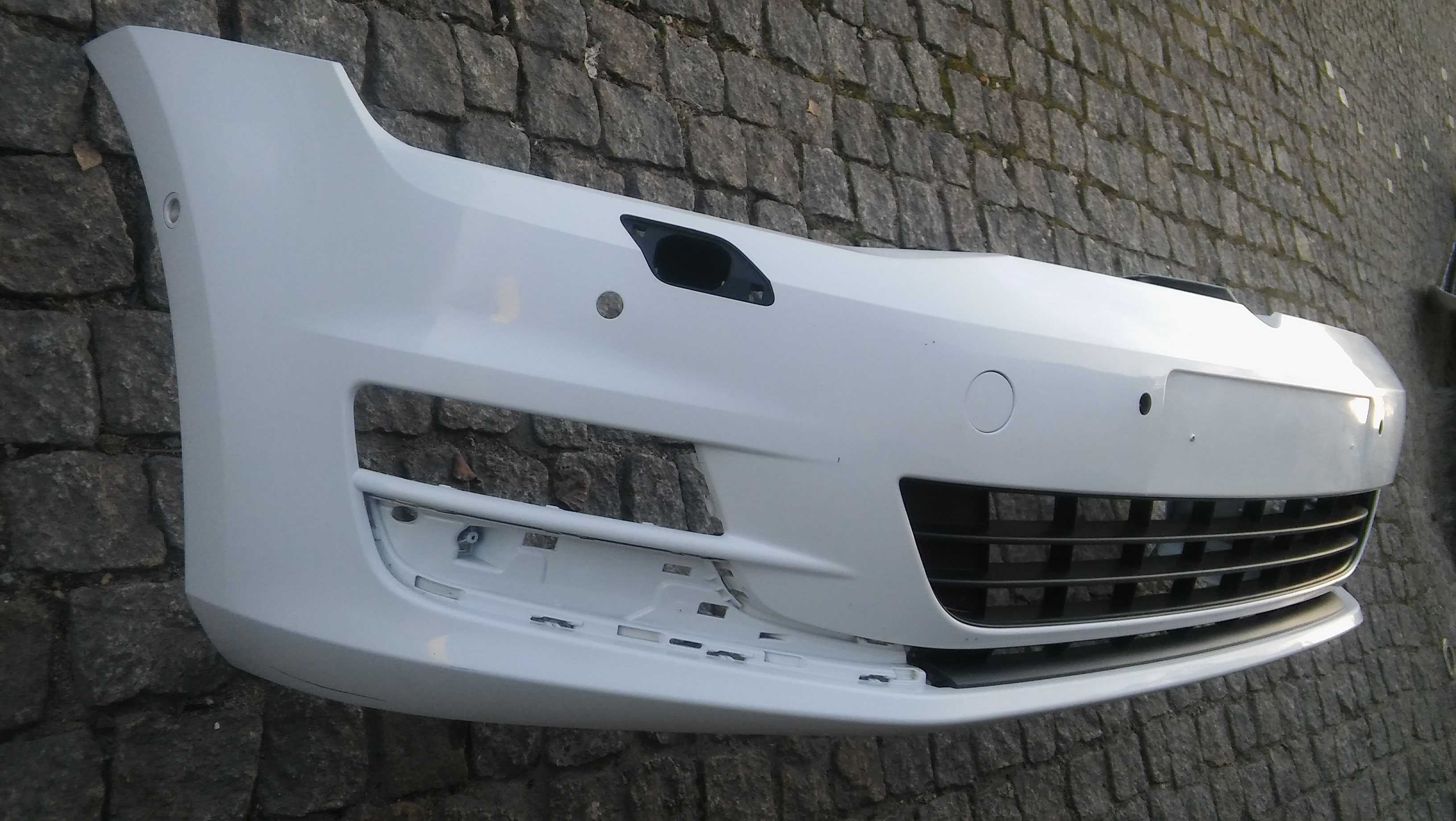 VW Golf 7,VII,5G0,od 13r,zderzak przód+kratka,PDCx6,spryski,BIAŁY=LC9A