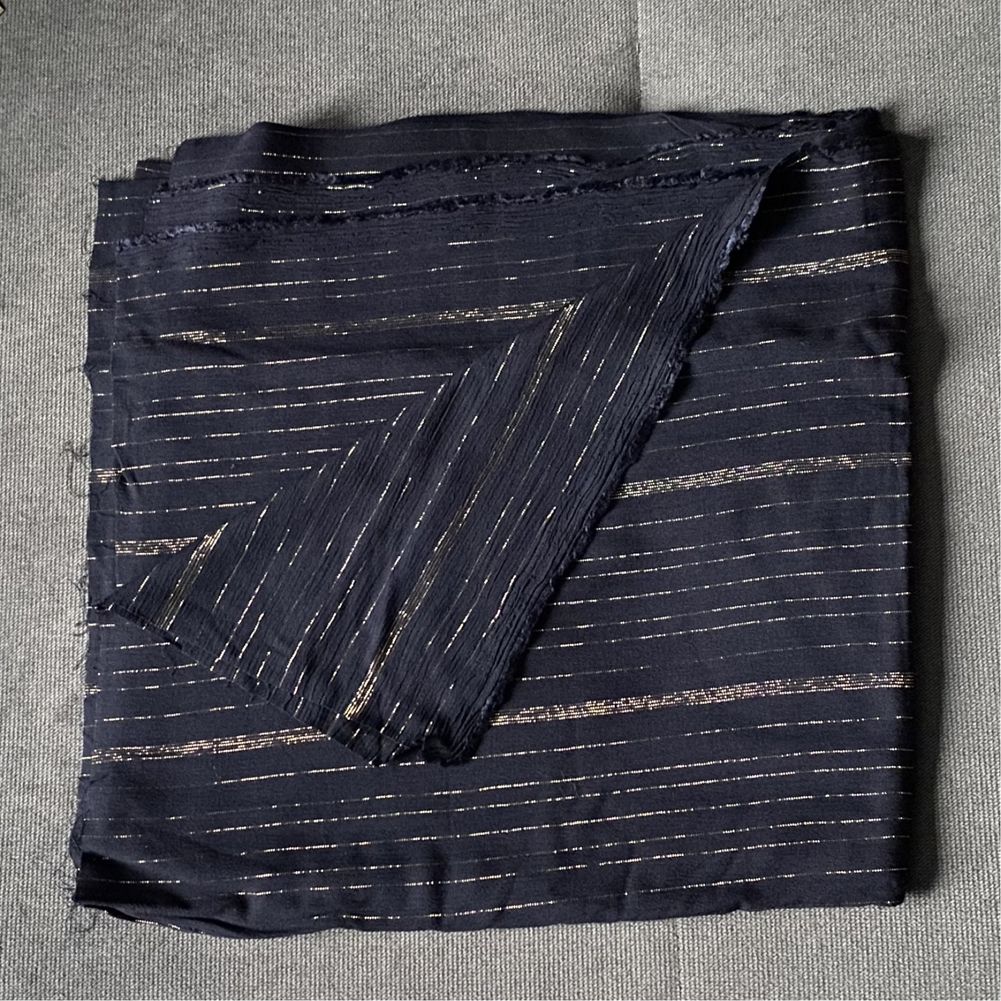 Płachta materiału granat złota nitka r. 134x139 cm