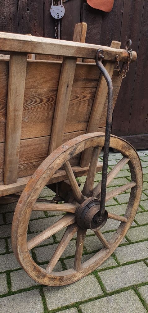 Stary przedwojenny wózek