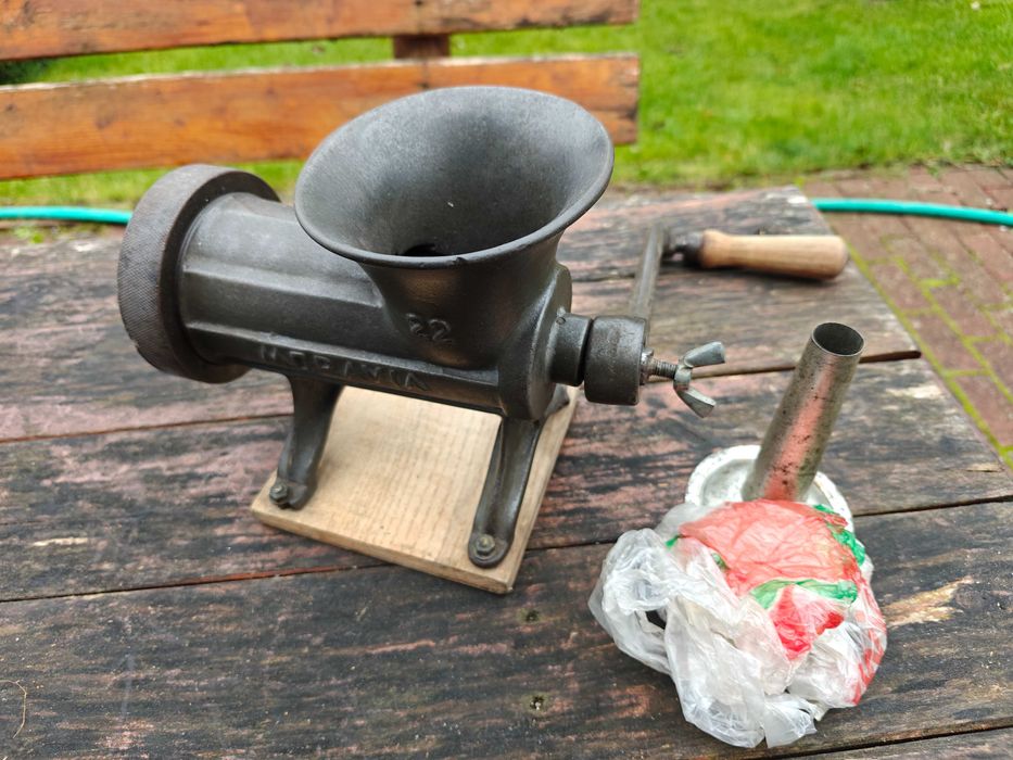 Maszynki do mięsa i robienia kiełbasy