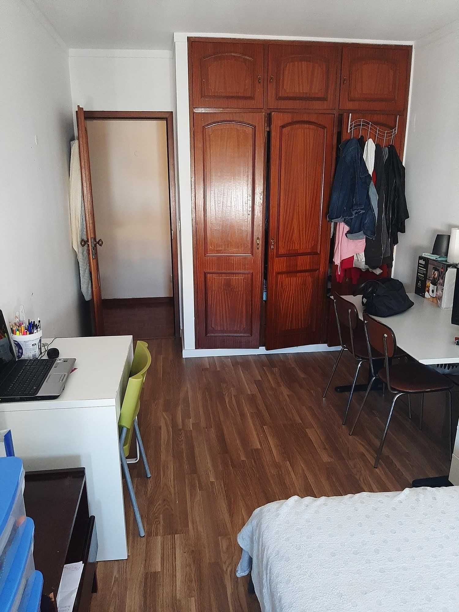 Quarto casal ou individual junto estação metro – Lisboa