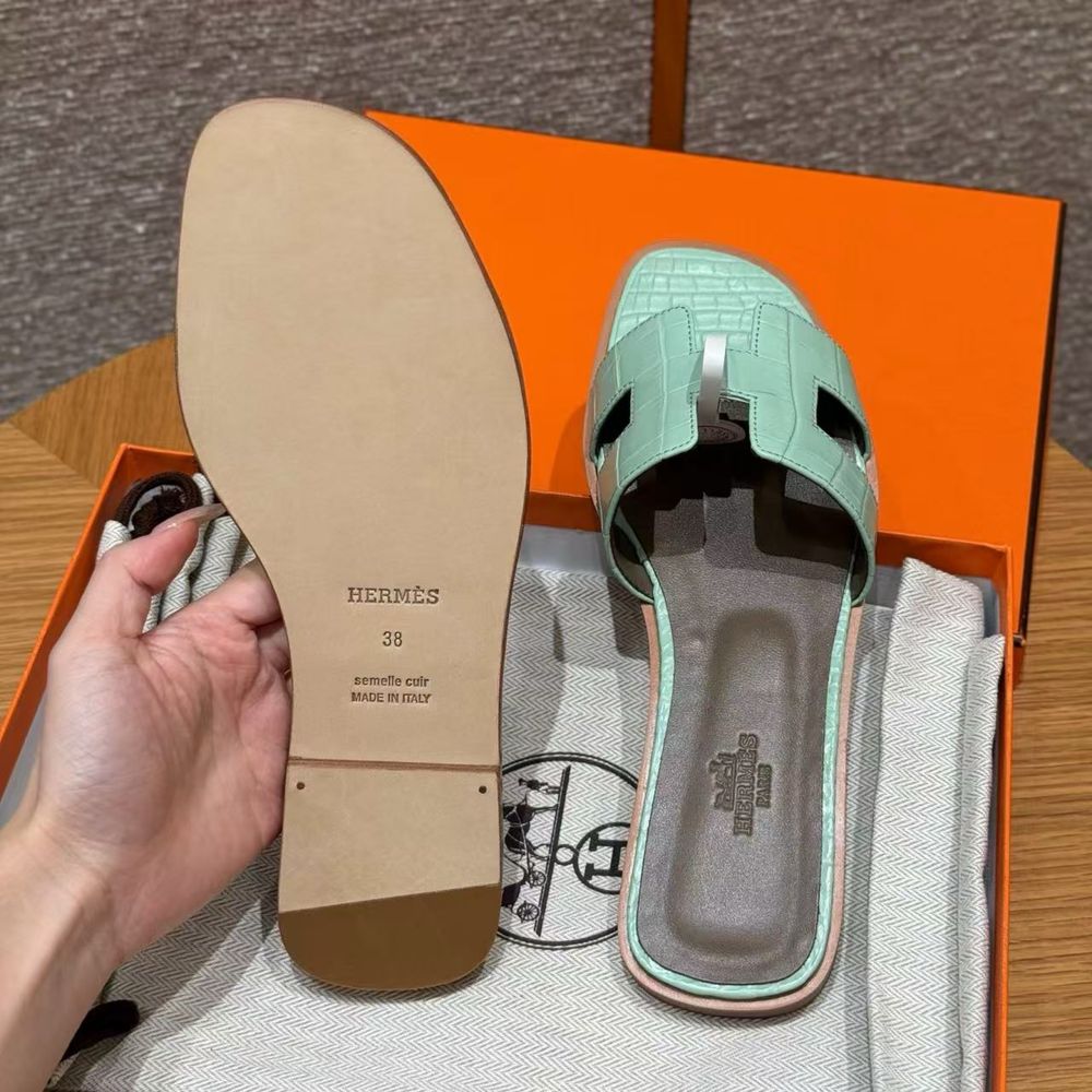 Hermes Oran Alligator в наличии