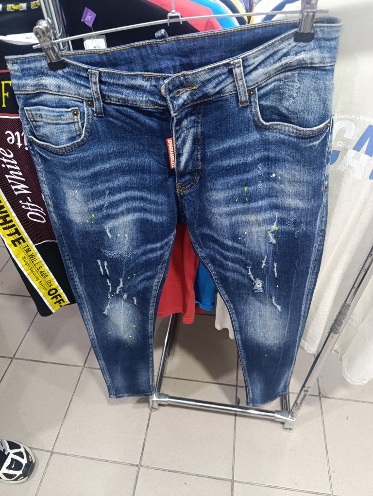 Джинси Dsguared2