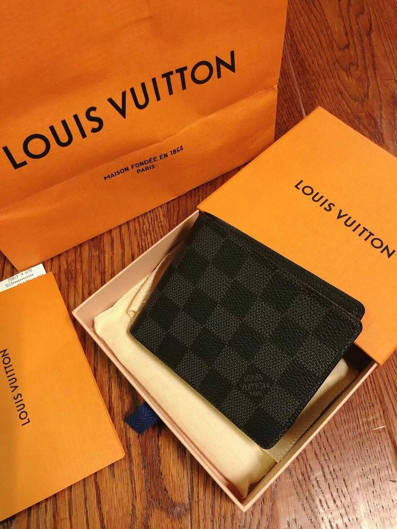 Czarno-szare etui na karty Louis Vuitton w szachownicę