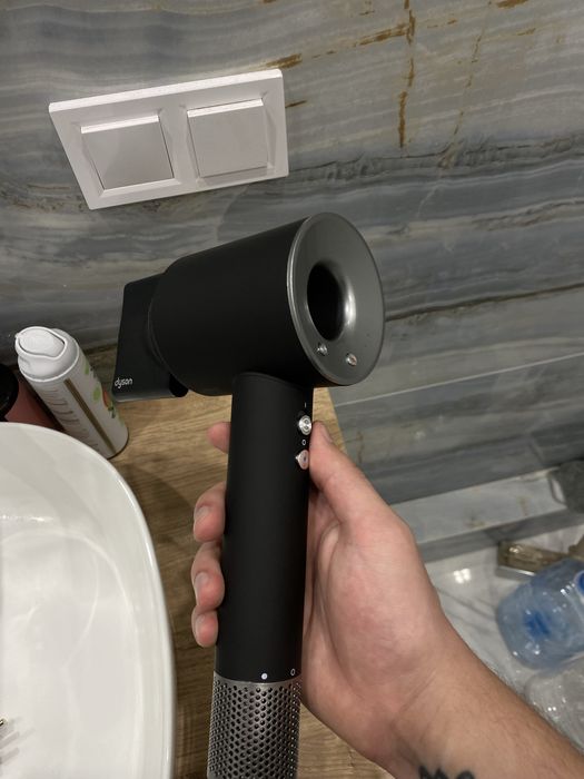 Фен Dyson supersonic