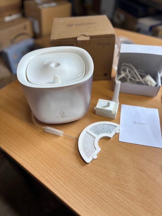 Fontanna dla kota z bezprzewodową pompą wodną 2 l