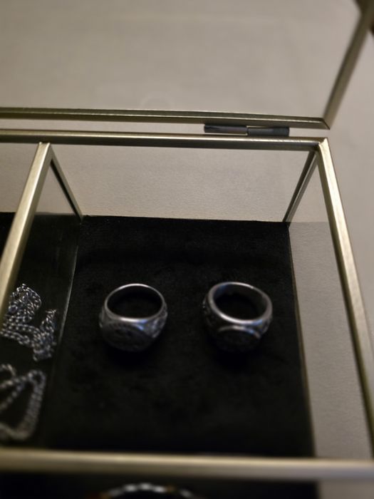 Guarda jóias novo com material